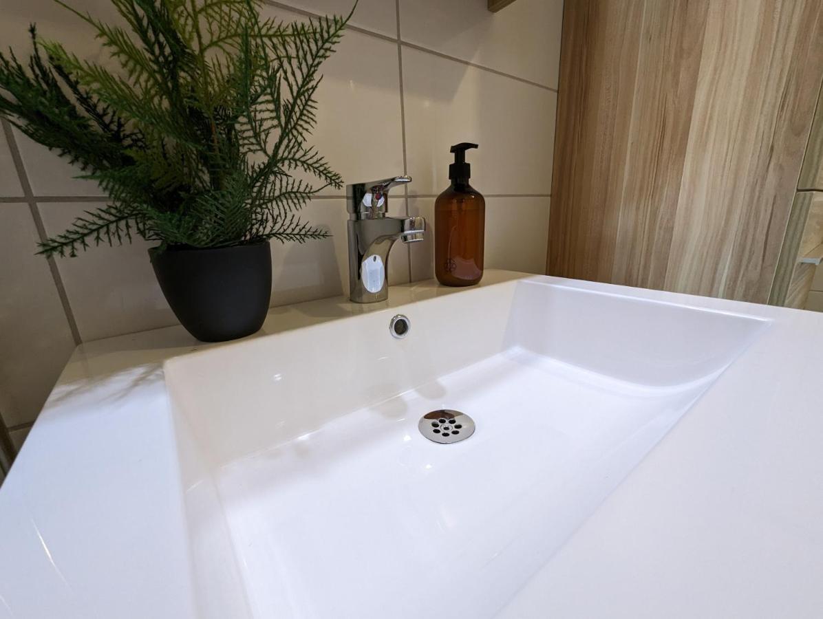Hotell Bro คริสตีเนอฮัมน์ ภายนอก รูปภาพ
